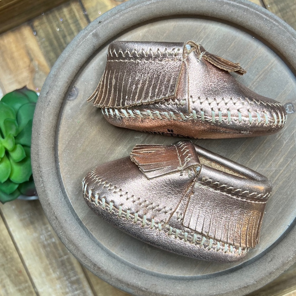 Minnetonka Rose Gold size 1